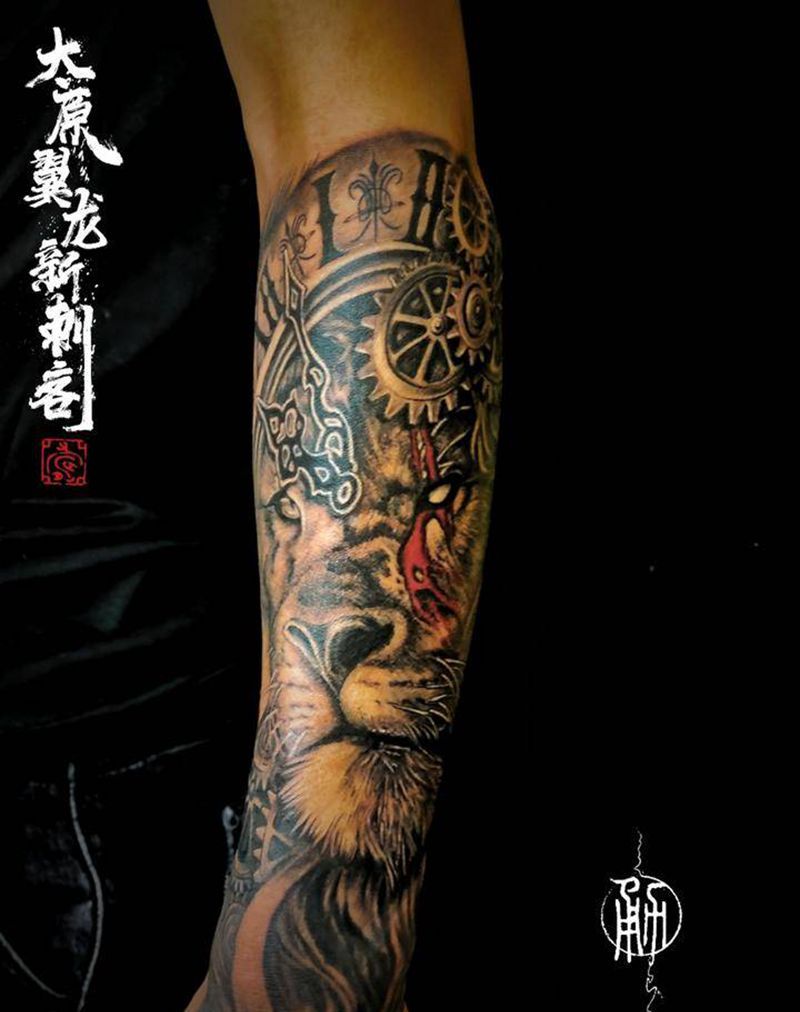 欧美狮子纹身纹身图片_手臂欧美写实新传统纹身图案