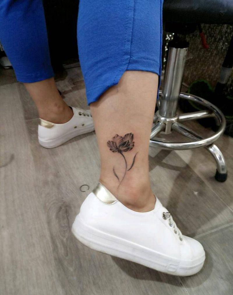 清新小花纹身图片_腿部清新植物成品纹身图案