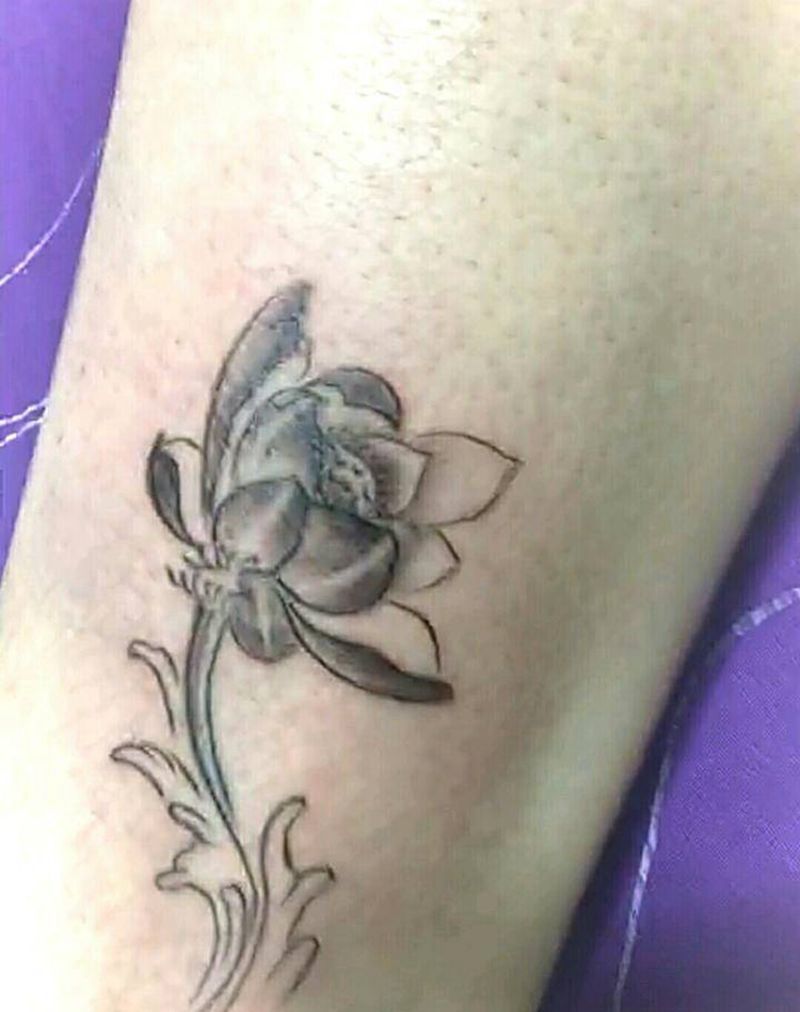 小清新纹身-荷花纹身图片_脚部清新植物成品纹身图案