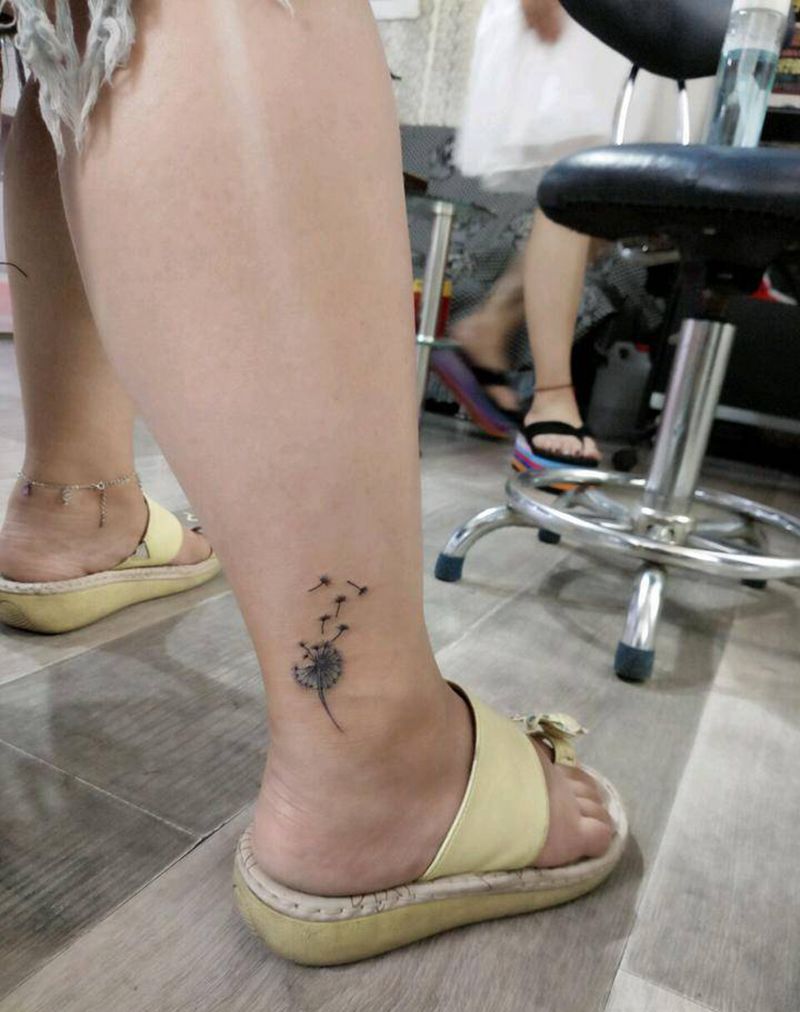 蒲公英纹身图片_腿部脚部清新植物成品纹身图案
