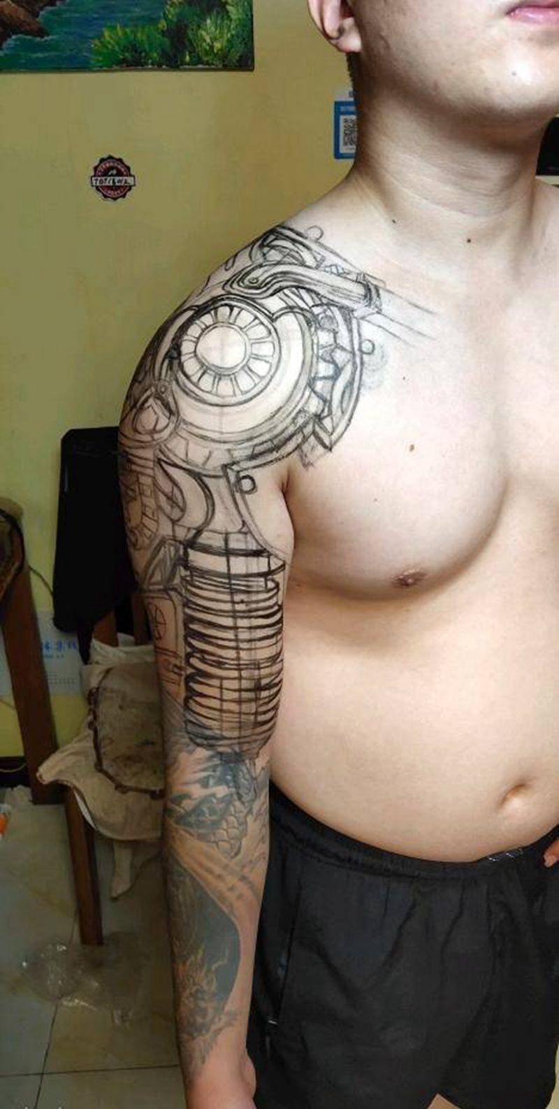 未来战士9攀登者纹身图片_手臂新传统纹身图案