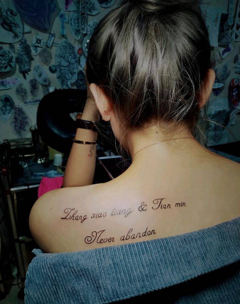 英文字母纹身图片_肩部背部纹身图案