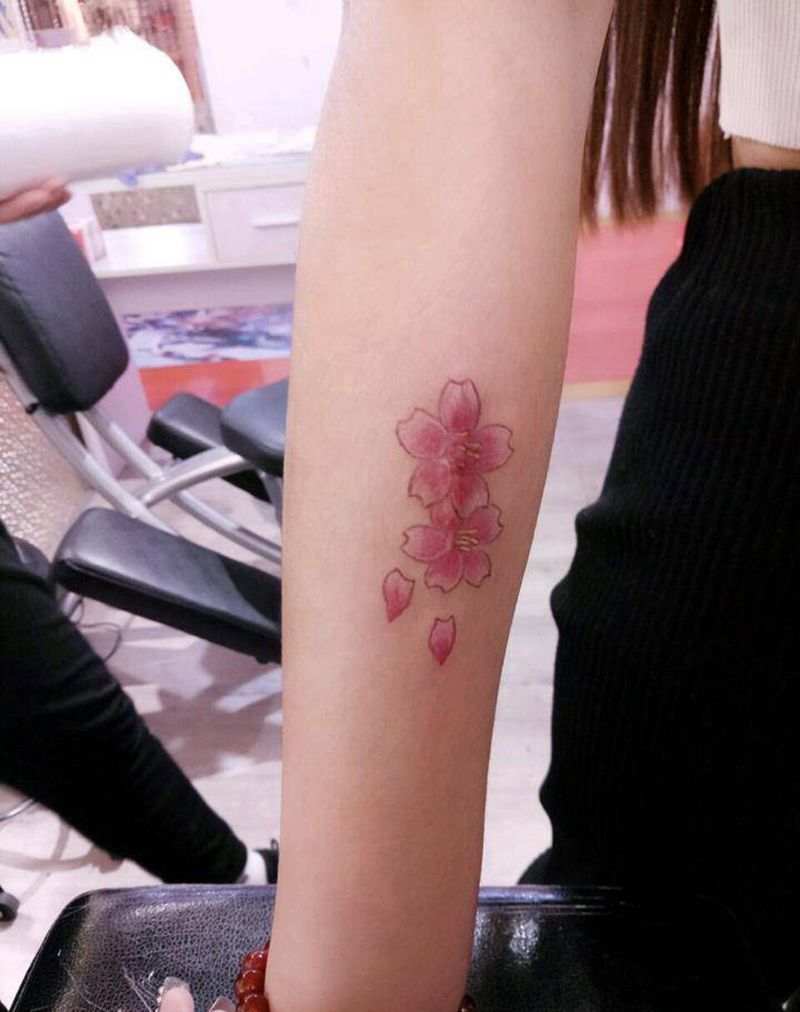 樱花纹身图片_手臂清新写实植物成品纹身图案