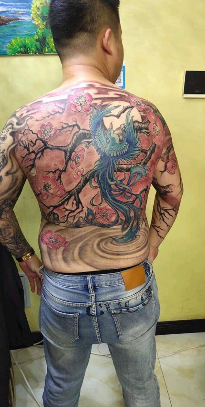 展翅高飞纹身图片_背部新传统纹身图案