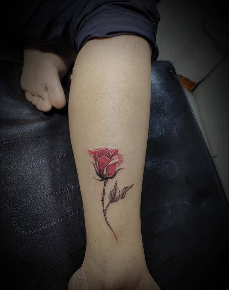 红玫瑰纹身图片_腿部New School新传统纹身图案