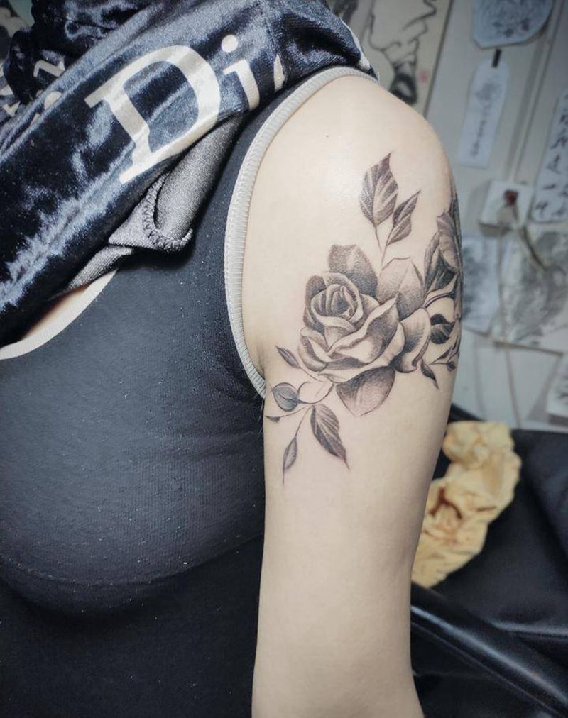 素花遮盖旧刺青，纹身图片_手臂欧美写实点刺纹身图案