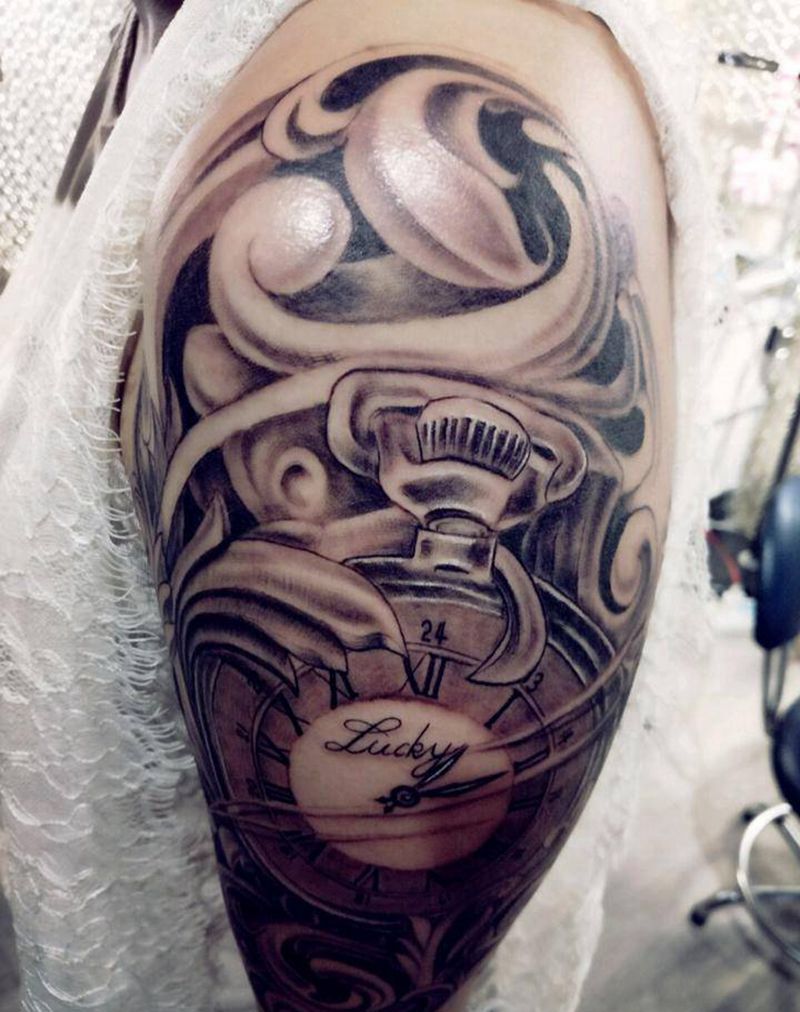 时钟唐草纹，纹身图片_肩部手臂清新植物钟表成品纹身图案