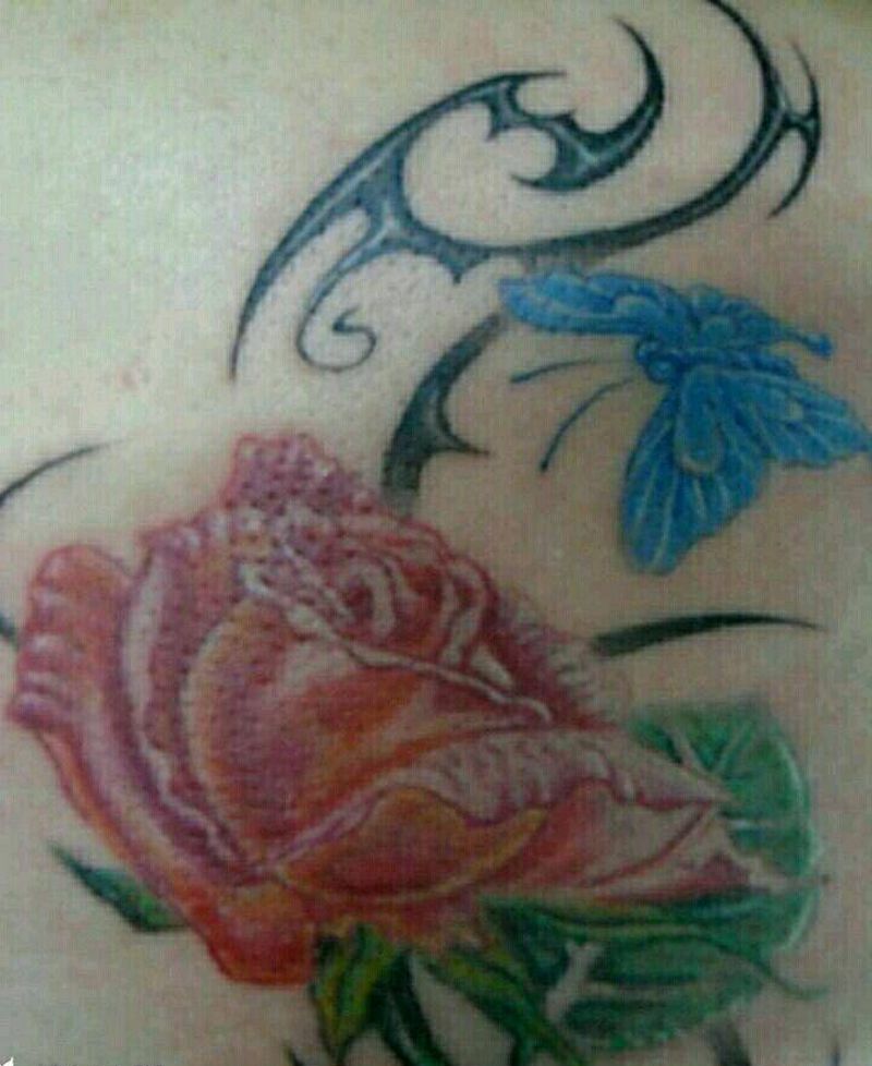 纹身：玫瑰纹身图片_背部清新植物成品纹身图案