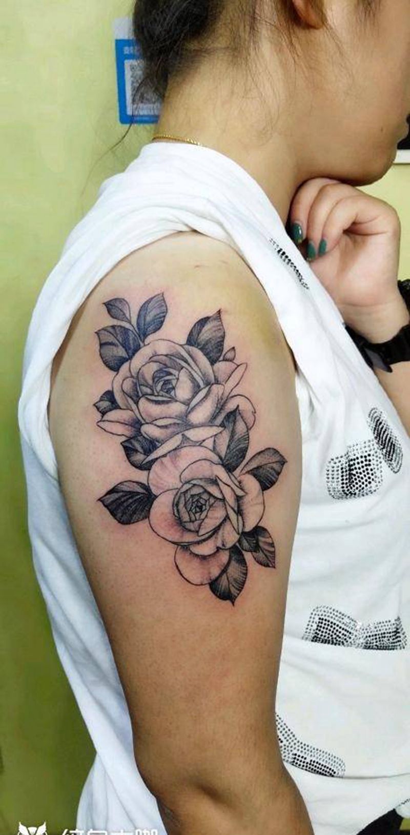 点刺花纹身图片_手臂肩部新传统纹身图案