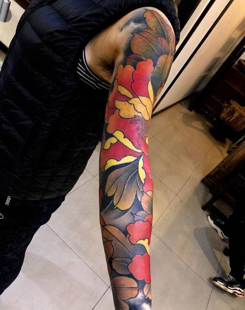 牡丹花臂纹身图片_手臂新传统纹身图案