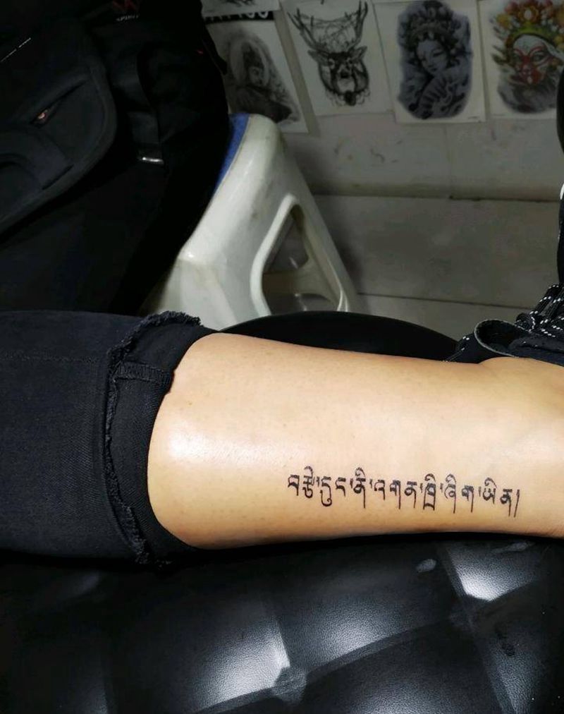 梵文纹身图片_手部腿部花体字图腾梵文纹身图案