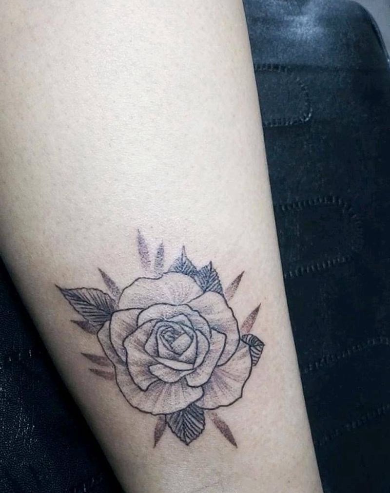 素花纹身图片_脚部腿部点刺清新素花纹身图案