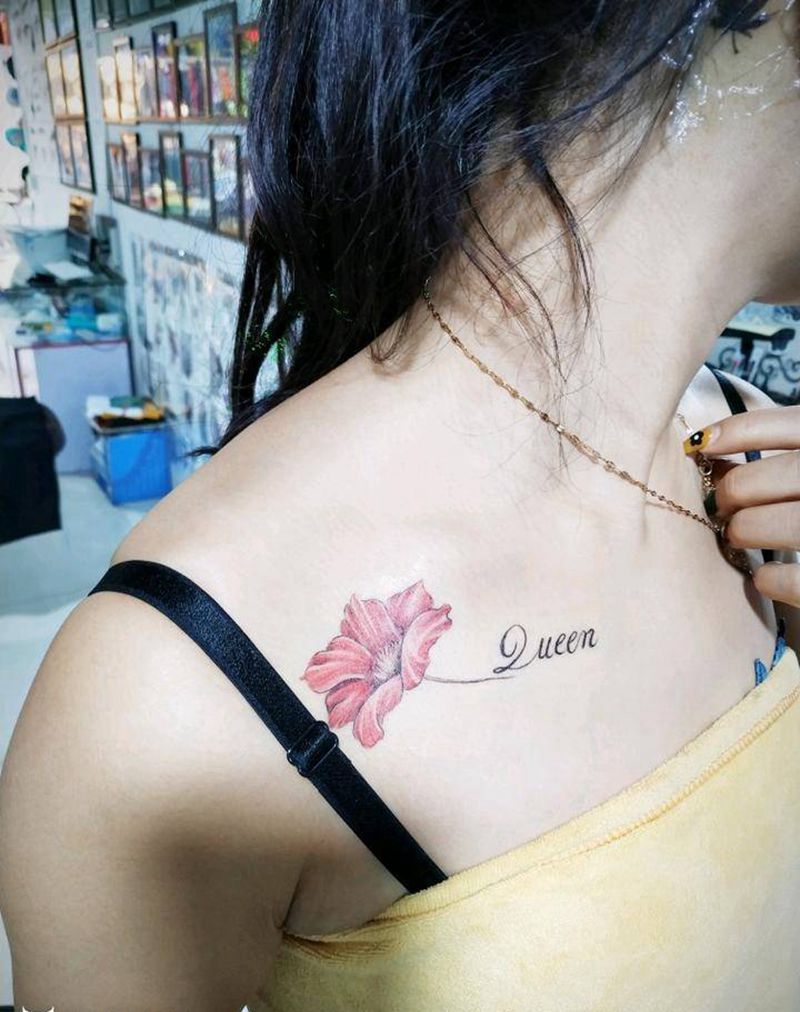 锁骨小花纹身图片_胸部新传统纹身图案