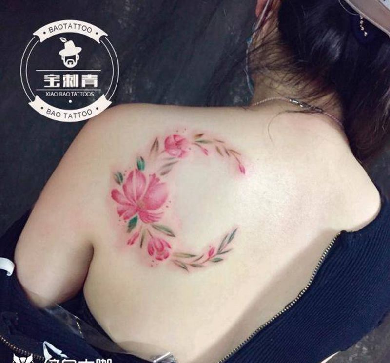 后肩花纹身图片_背部清新成品纹身图案