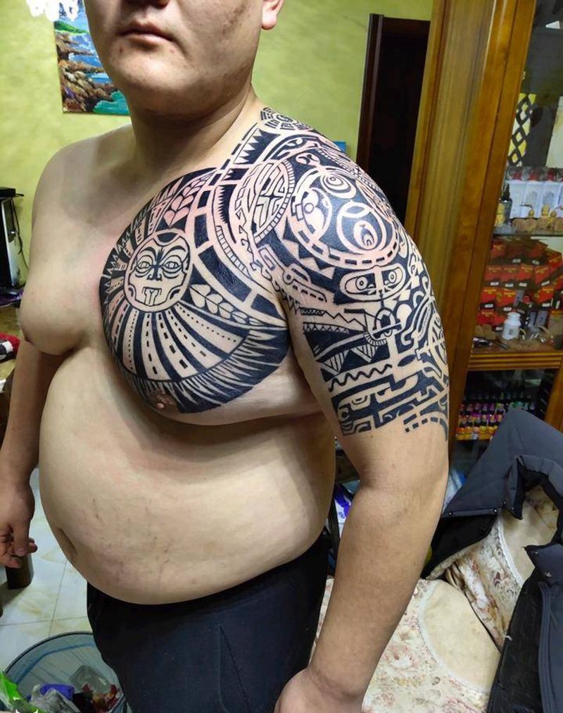 玛雅图腾半甲纹身图片_手臂胸部图腾纹身图案