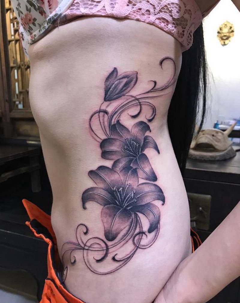 百合纹身图片_成品腰部写实原创纹身图案