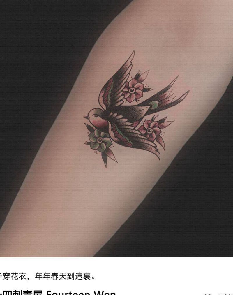 燕子纹身图片_手臂Old School纹身图案