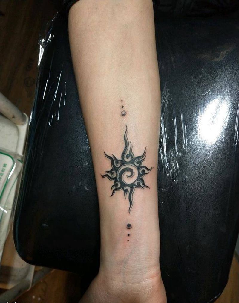 太阳图腾纹身图片_手臂传统图腾成品手稿插画纹身图案
