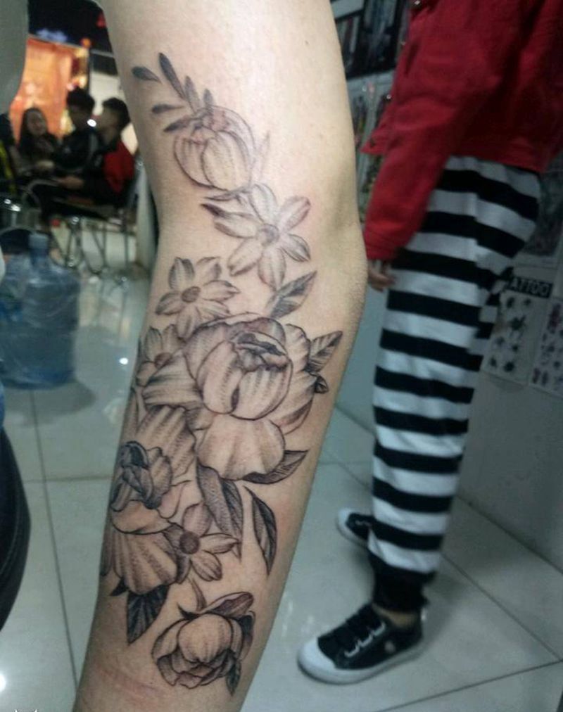 素花纹身图片_手臂点刺纹身图案