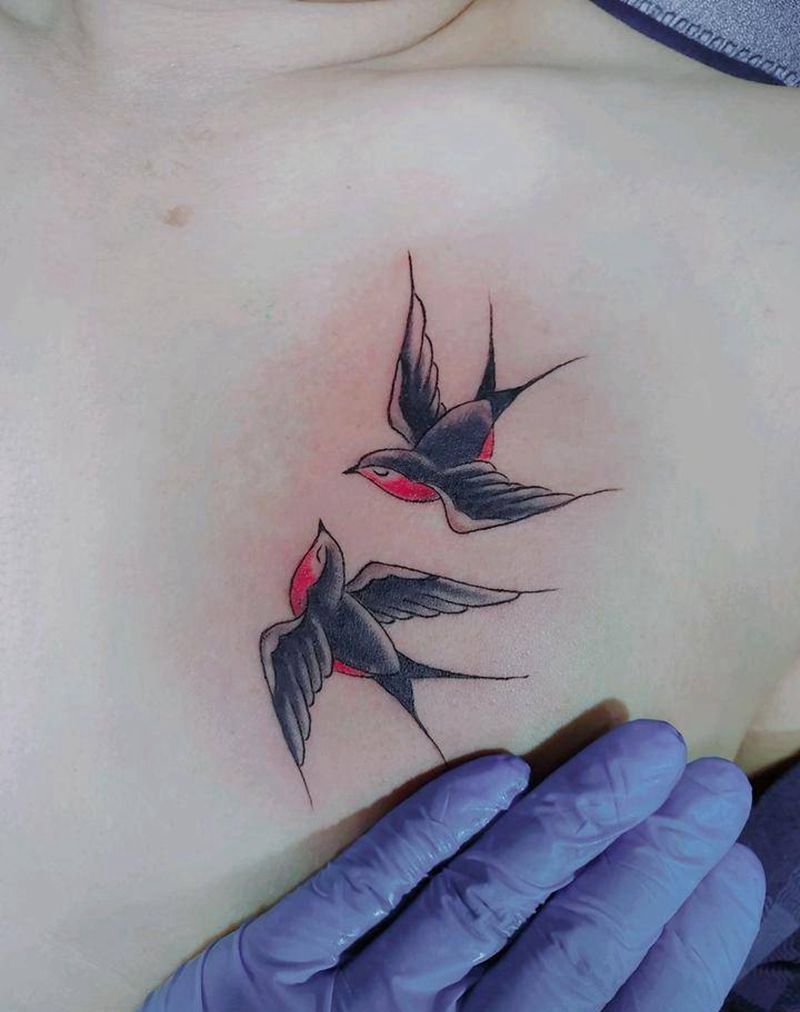 燕子纹身图片_胸部New School纹身图案