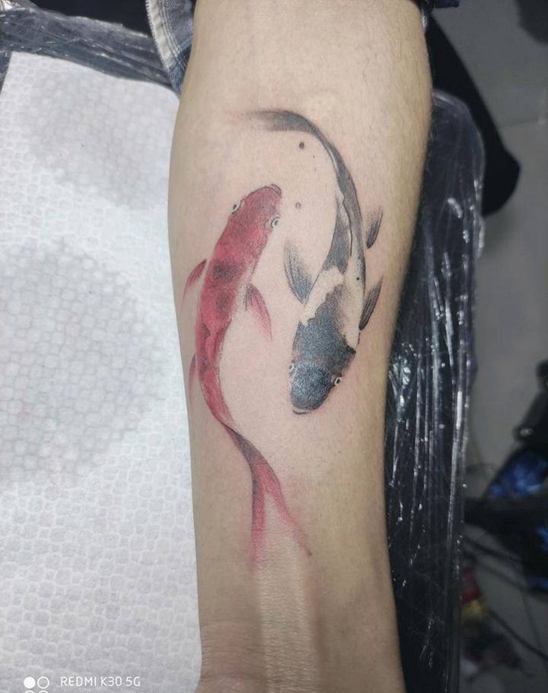 锦鲤鱼纹身图片_手臂水墨纹身图案