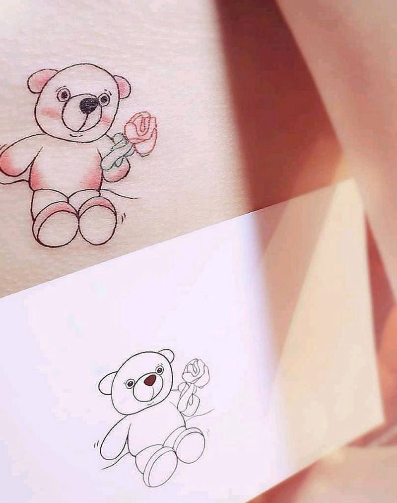 小熊纹身图片_腰部腹部水彩几何小熊卡通女生纹身图案