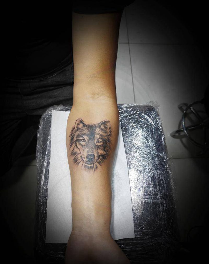 狼头纹身图片_手臂欧美写实纹身图案