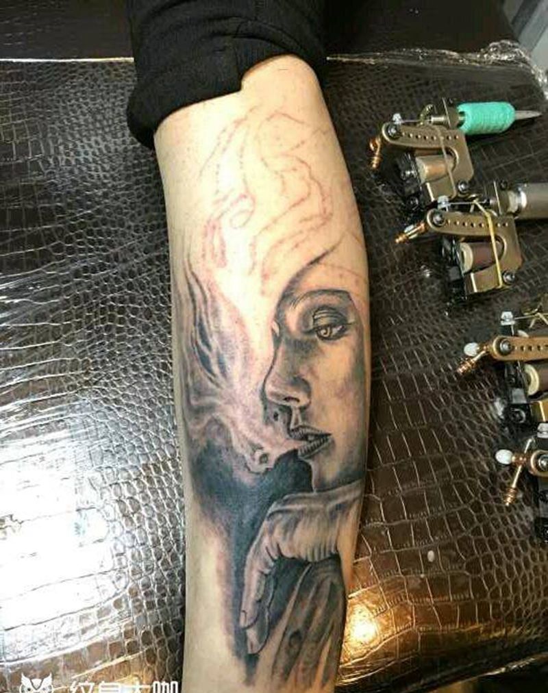 欧美写实纹身图片_腿部欧美肖像写实人物成品手稿纹身图案