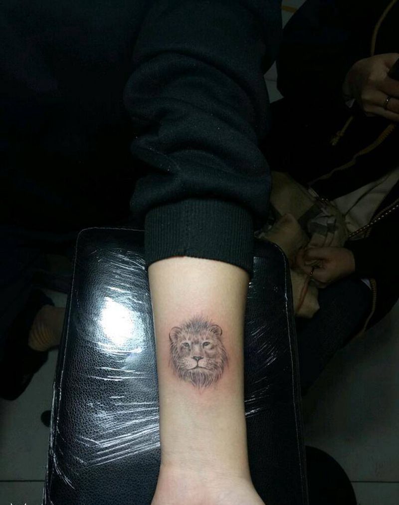 小狮子纹身图片_手臂狮子纹身图案