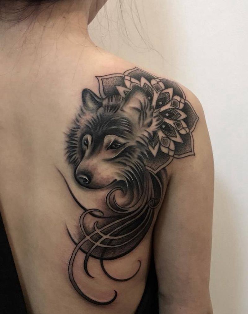 狼纹身图片_背部新传统纹身图案