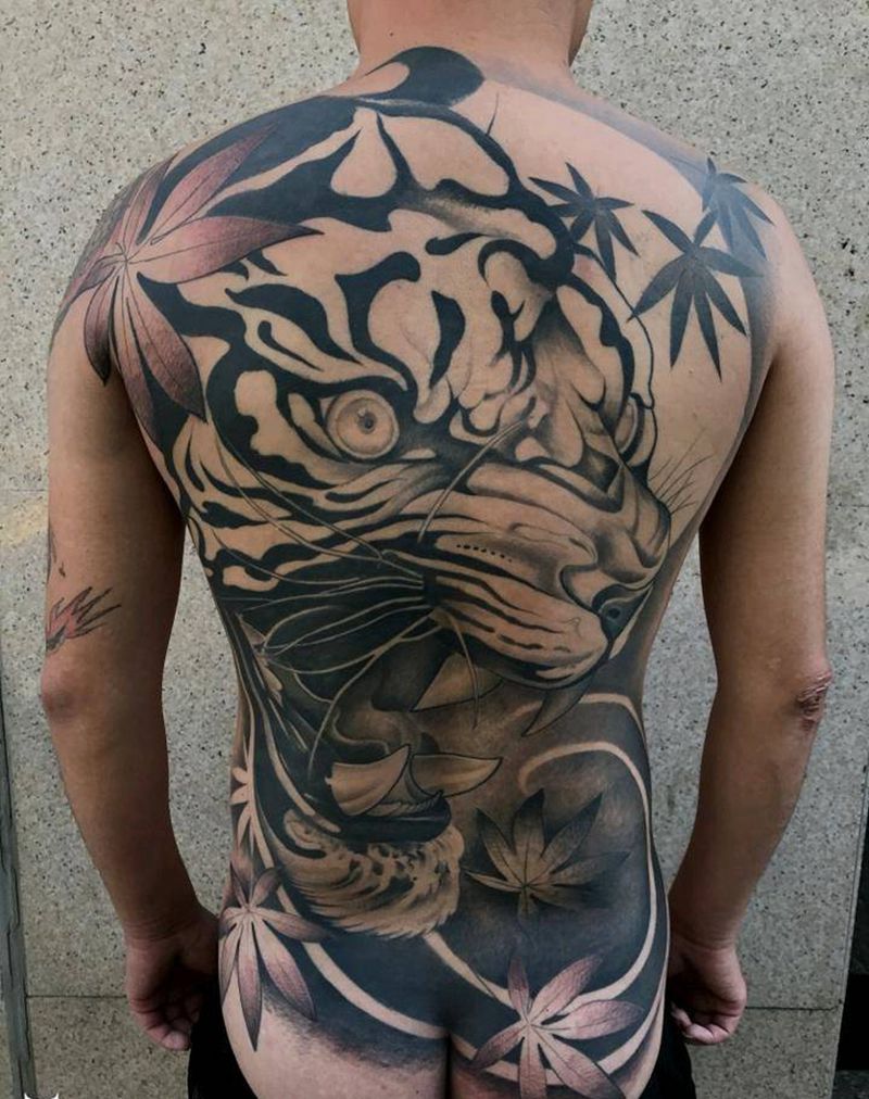 虎纹身图片_背部新传统纹身图案