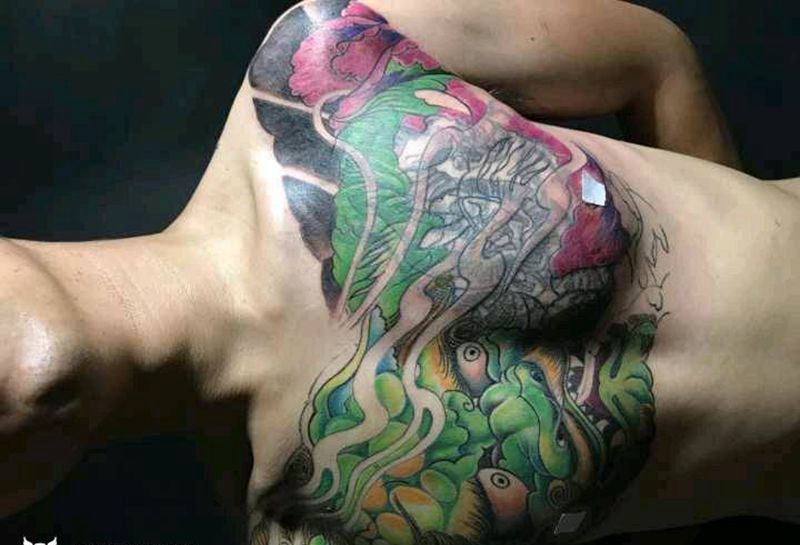 唐狮遮盖纹身图片_胸部传统动物植物成品手稿纹身图案