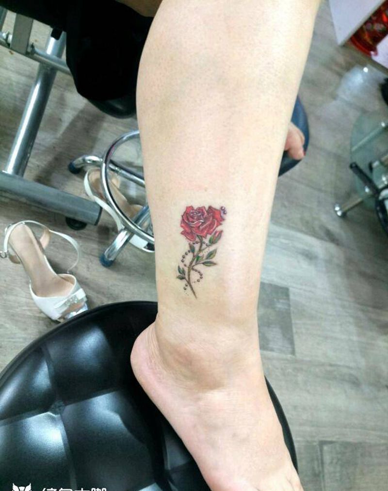 玫瑰纹身图片_腿部脚部清新写实植物成品纹身图案