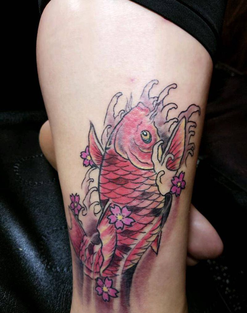 小鲤鱼纹身图片_腿部清新动物成品纹身图案