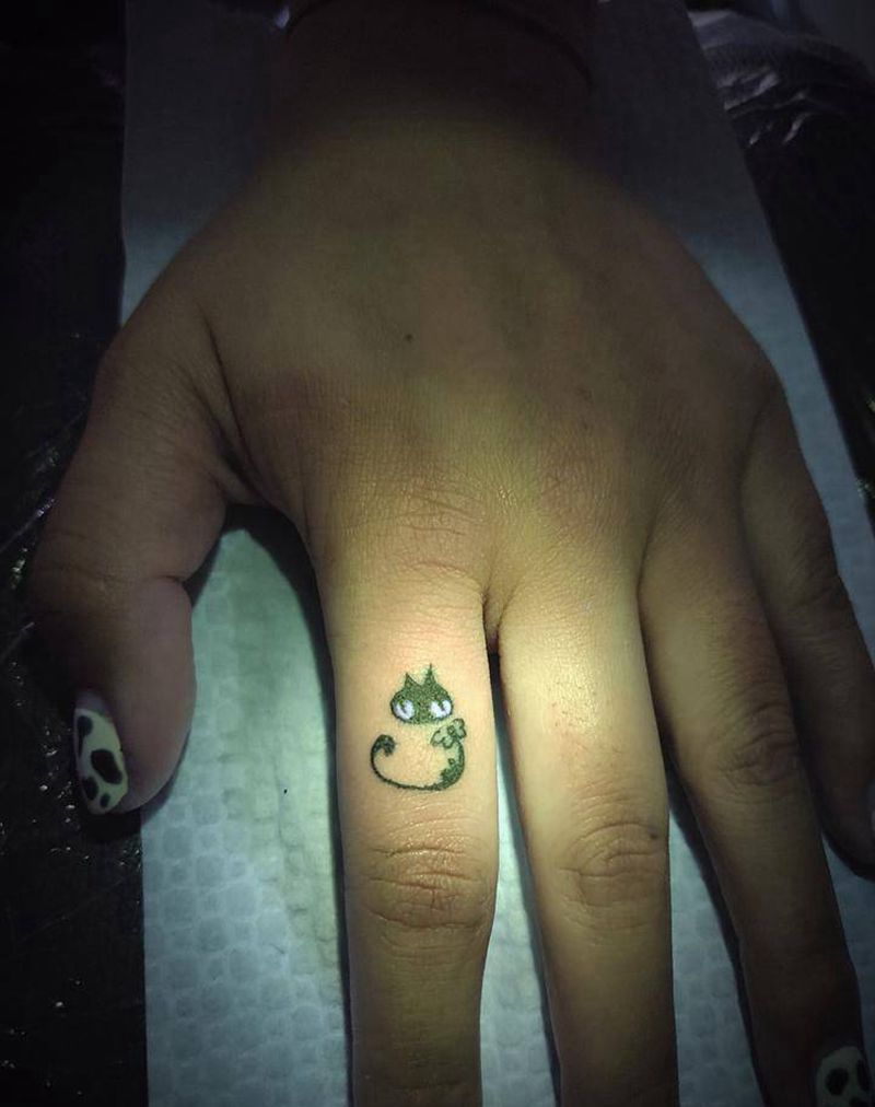 小清新手指纹身，纹身图片_手部点刺图腾荧光纹身图案