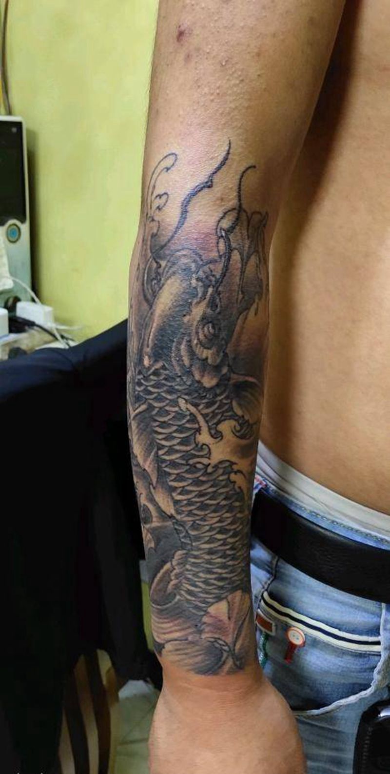 招财鱼纹身图片_手臂新传统纹身图案