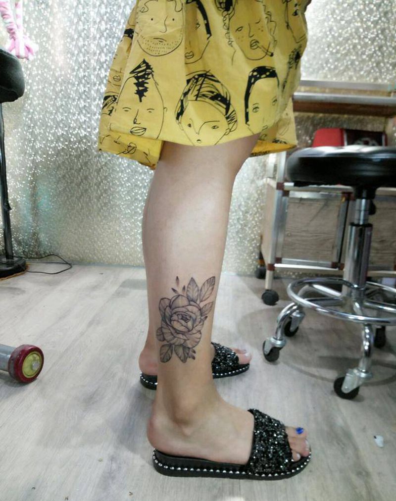 素花纹身图片_腿部清新植物成品纹身图案