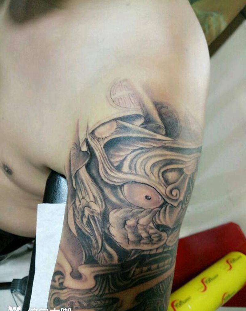 福狮纹身图片_肩部传统动物成品纹身图案