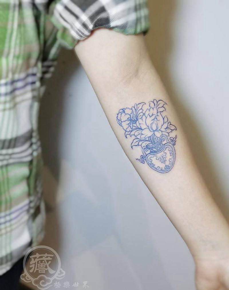 唐卡白描纹身图片_手臂手部新传统水彩莲花八宝白描纹身图案