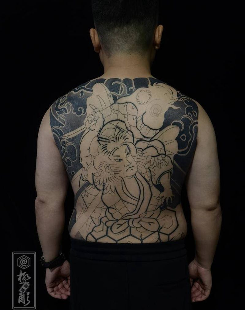 满背老传统鬼若丸杀鱼纹身图片_背部老传统纹身图案