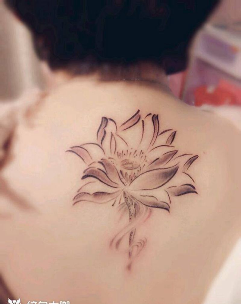 清新荷花纹身图片_颈部背部清新植物成品纹身图案