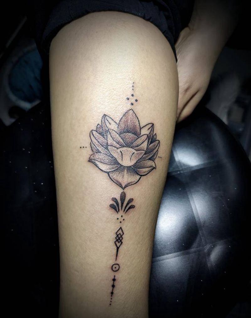 梵花纹身图片_腿部脚部点刺几何纹身图案