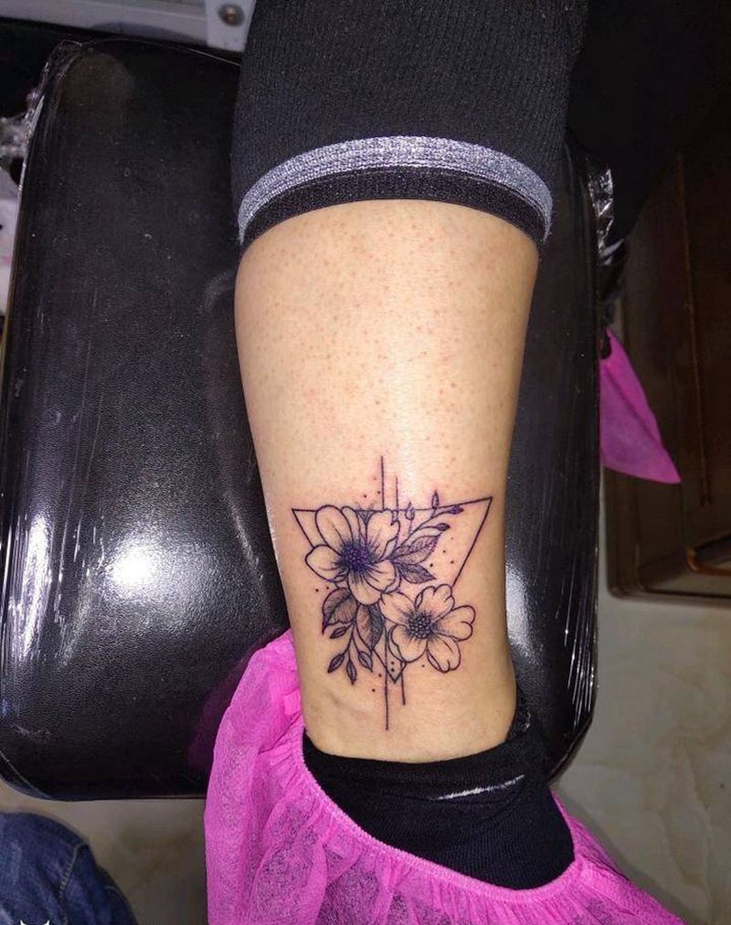 几何素花纹身图片_脚部腿部新传统点刺纹身图案