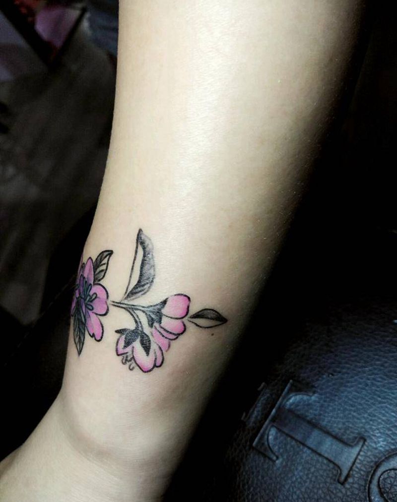 桃花遮盖旧纹身纹身图片_手臂清新植物成品纹身图案