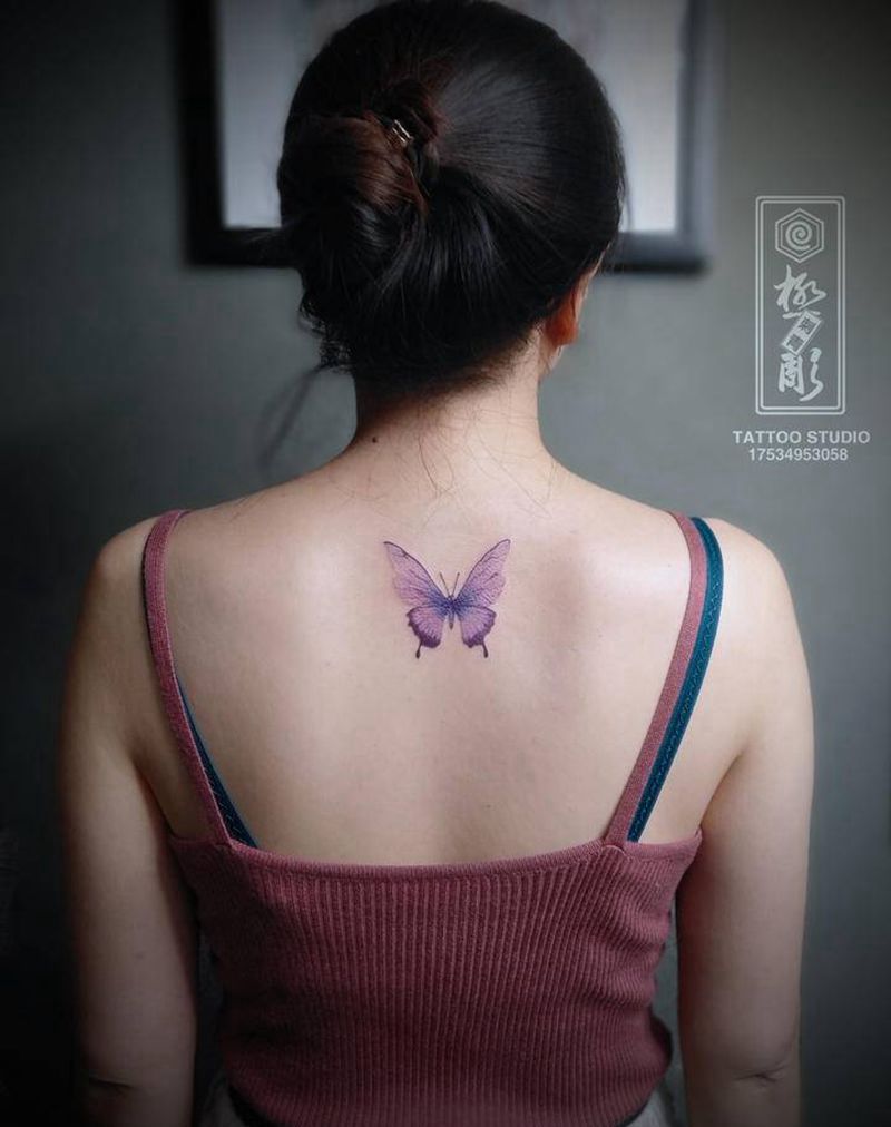蝶纹身图片_背部水彩小清新纹身图案
