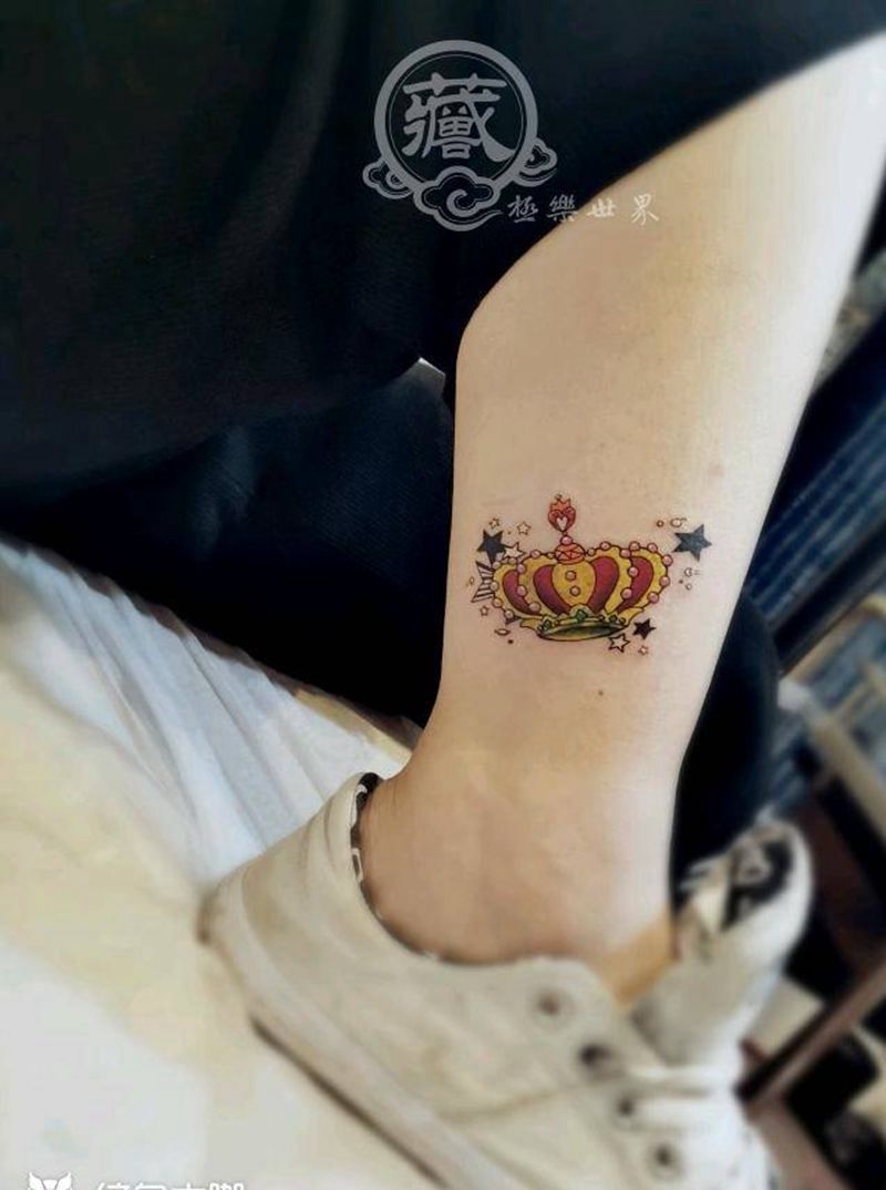 遮盖纹身图片_脚部腿部新传统水彩皇冠星星遮盖纹身图案