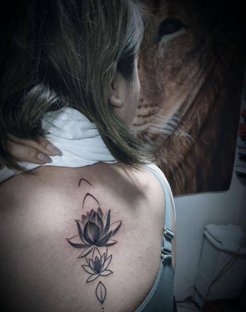 梵花纹身纹身图片_背部点刺几何梵花纹身图案