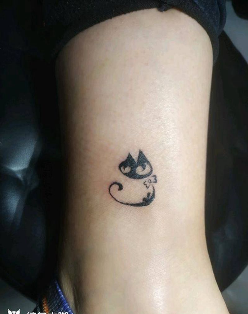 图腾猫纹身图片_腿部图腾纹身图案