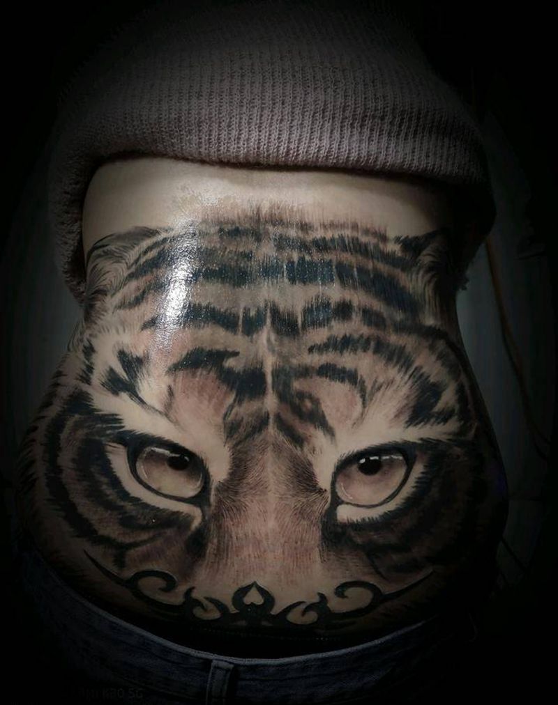 猛虎嗅蔷薇纹身图片_臀部腰部新传统老虎 虎头纹身图案