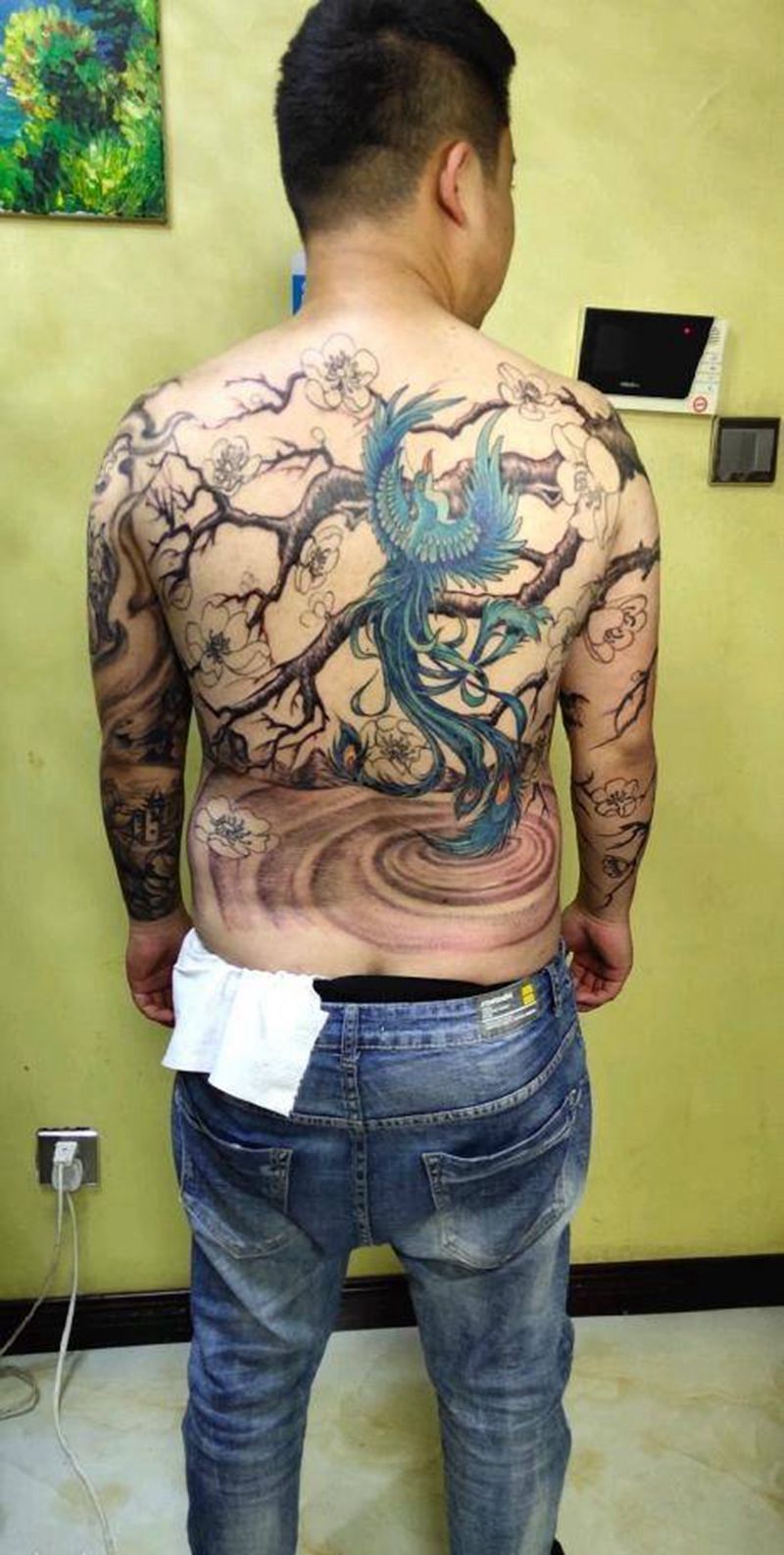 手绘抖音网红图纹身图片_背部新传统纹身图案